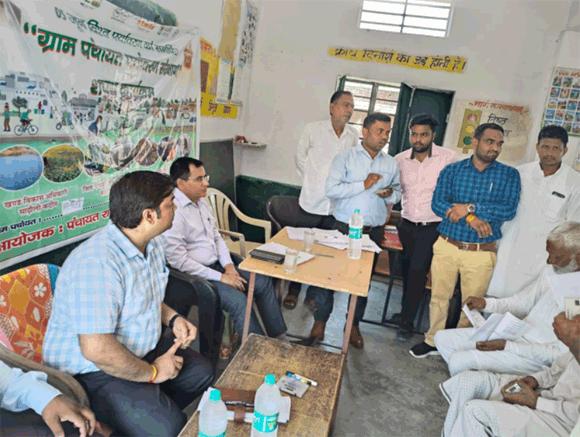 मुख्य विकास अधिकारी ने किया ”पी0एम0 किसान लाभार्थी संतृप्तीकरण अभियान” के अन्तर्गत कैंप का निरीक्षण