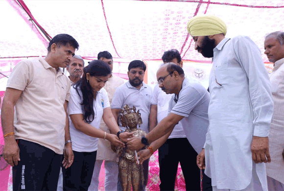 “वसुधैव कुटुम्बकम के लिए योग“ विषय के अंर्तगत हुआ