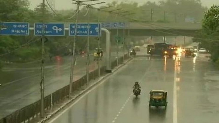 दिल्ली एनसीआर में बदला मौसम का मिजाज, भीषण गर्मी के बाद बारिश ने दी राहत