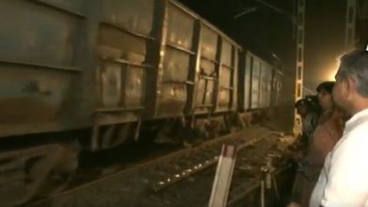 बालासोर हादसे के 51 घंटे बाद सुधरे हालात, रेल मंत्री की मौजूदगी में गुजरी मालगाड़ी