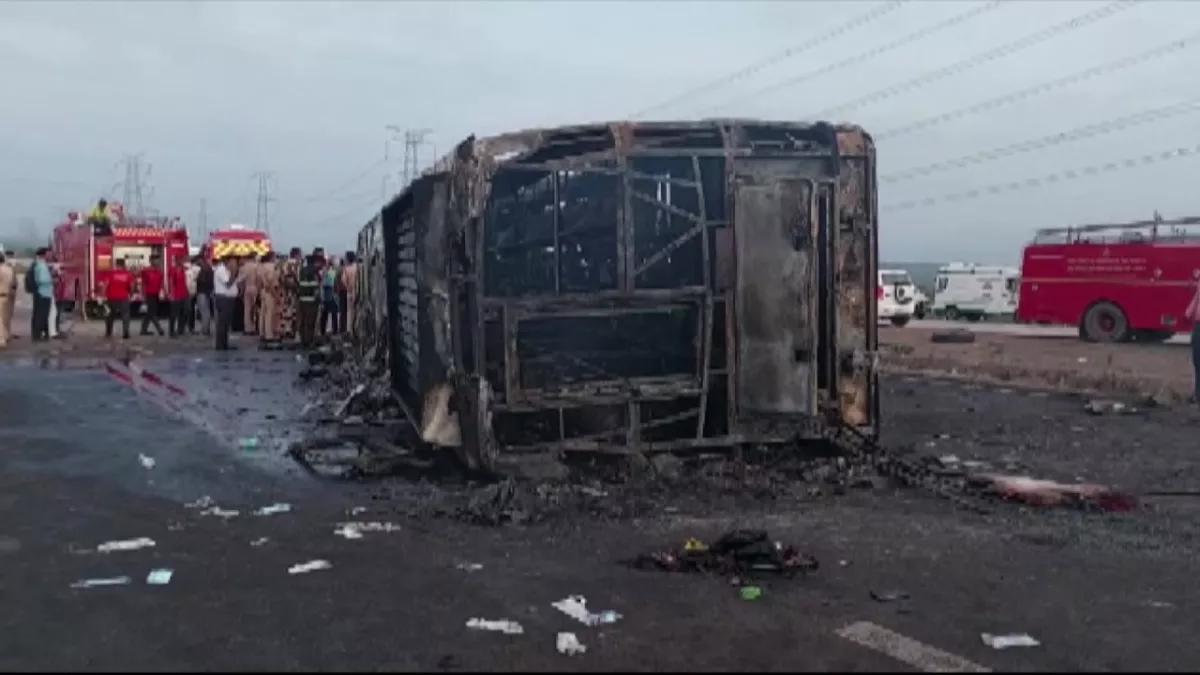 ‘बस का टायर फटा और आग लग गई, किसी तरह शीशा तोड़कर निकले बाहर’; यात्री ने सुनाई आपबीती