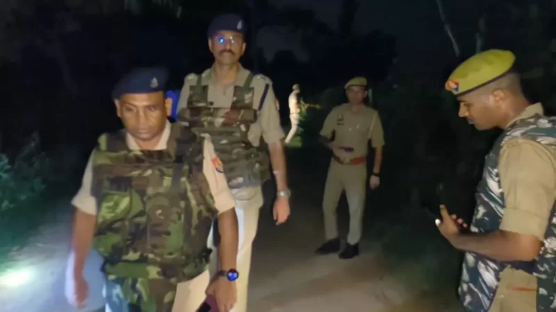 मुठभेड़ में दो बदमाश गिरफ्तार, बाल-बाल बचे चांदपुर थाना प्रभारी, बुलेट प्रूफ जैकेट में लगी गोली