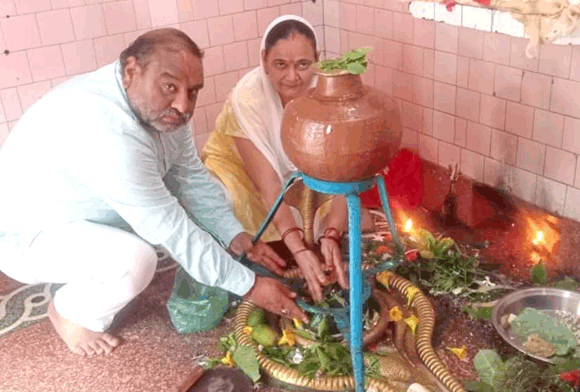 श्रावण के पहले सोमवार को शिवालयों में उमड़ा आस्था का सैलाब, किया जलाभिषेक