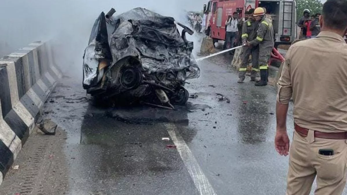 देहरादून-अंबाला हाईवे पर हादसा, चार लोगों की जिंदा जलकर मौत, ट्रक की टक्कर से कार में लगी आग