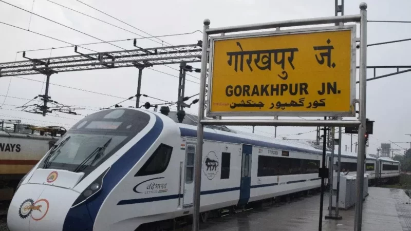 लखनऊ से गोरखपुर आ रही वंदे भारत ट्रेन पर चलाए गए पत्थर, ई वन कोच का शीशा चटका