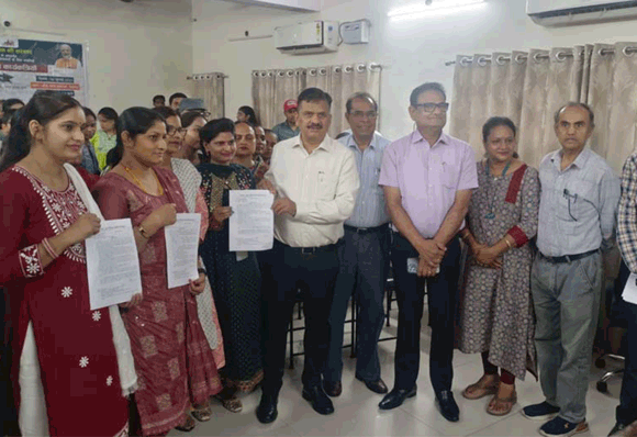 नव चयनित एएनएम को सौंपे नियुक्ति पत्र