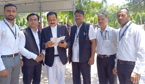 चोरी के खुलासे की मांग को लेकर एसएसपी से मिला अधिवक्ताओं का प्रतिनिधिमंडल