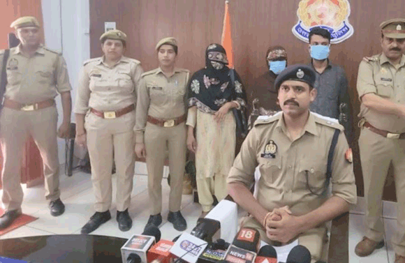 पुलिस ने किया सर्राफ लूटकांड का खुलासा, दो महिलाओं समेत तीन आरोपी भेजे जेल