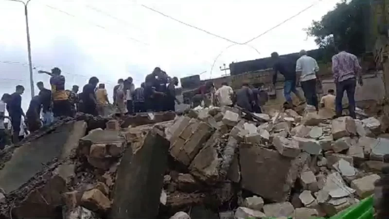 गुजरात के जूनागढ़ में बड़ा हादसा, एक मंजिला इमारत गिरी; कई लोग दबे