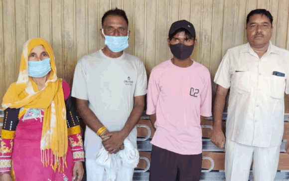 पुलिस गुमशुदा नाबालिग को सकुशल बरामद कर किया परिजनों के सुपुर्द