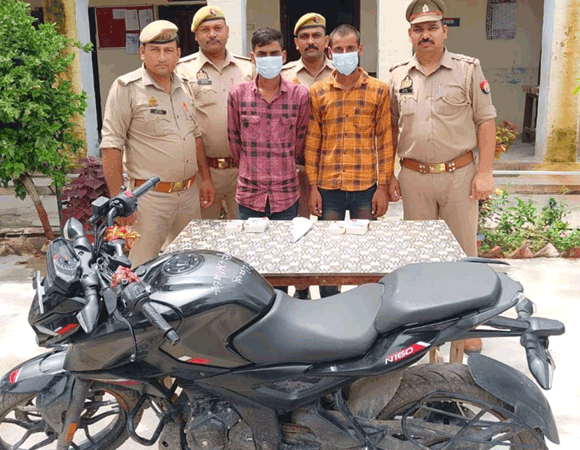 पुलिस ने दबोचे दो शातिर एटीएम चोर, एटीएम कार्ड, नगदी व बाइक बरामद