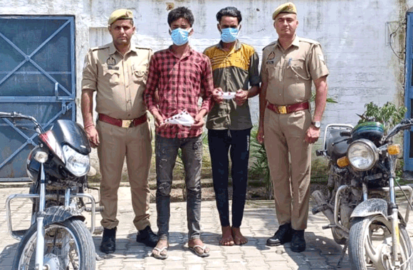 पुलिस ने दबोचे दो शातिर चोर, चोरी की बाइक बरामद