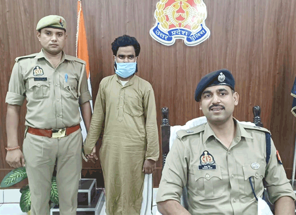 पुलिस के हत्थे चढ़ा तांत्रिक क्रिया के नाम पर ठगी करने का आरोपी, लाखों की नगदी बरामद