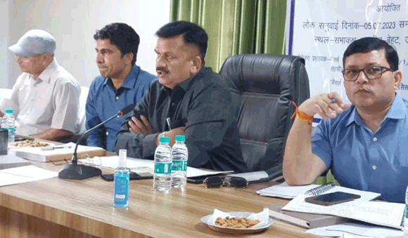 जिलाधिकारी ने की बेहट तहसील क्षेत्र में जनसुनवाई