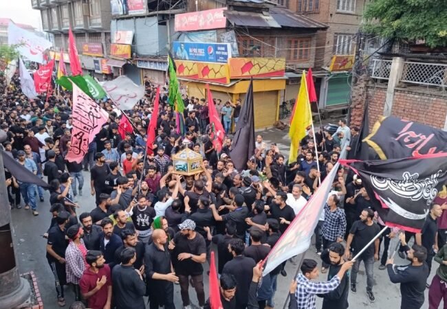 जम्मू-कश्मीर के लिए ऐतिहासिक दिन, 34 साल में पहली बार निकाला गया मुहर्रम जुलूस; अब तक क्यों था प्रतिबंध?