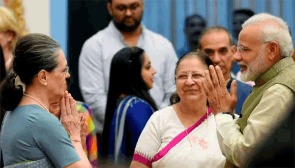 लोकसभा में सोनिया गांधी से मिले PM मोदी, अधीर रंजन ने बताया दोनों में क्या हुई बात