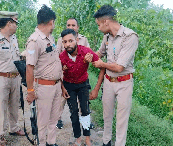 पुलिस से हुई बदमाशो की मुठभेड मे एक बदमाश घायल, लूट के पाच हजार नकद व तमंचा बरामद