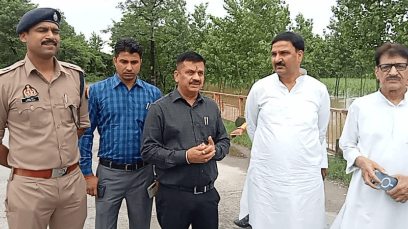 विधायक, डीएम एवं एसएसपी ने किया वर्षा प्रभावित क्षेत्रों का भ्रमण