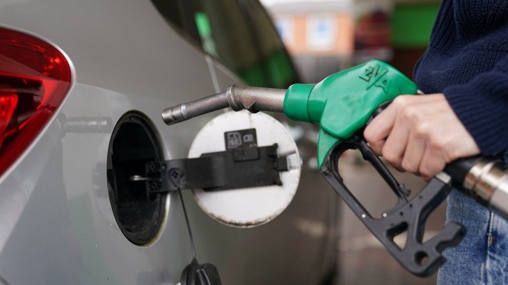 पेट्रोल-डीजल की कीमतों में हुआ इजाफा, कच्चे तेल के दाम में बढ़ोतरी का पड़ा असर, ये हैं नए रेट