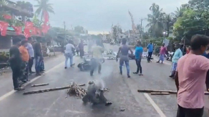 पश्चिम बंगाल में मतदान के दौरान कई जिलों में हिंसा, उत्तर 24 परगना जिले में बूथ एजेंट की हत्या