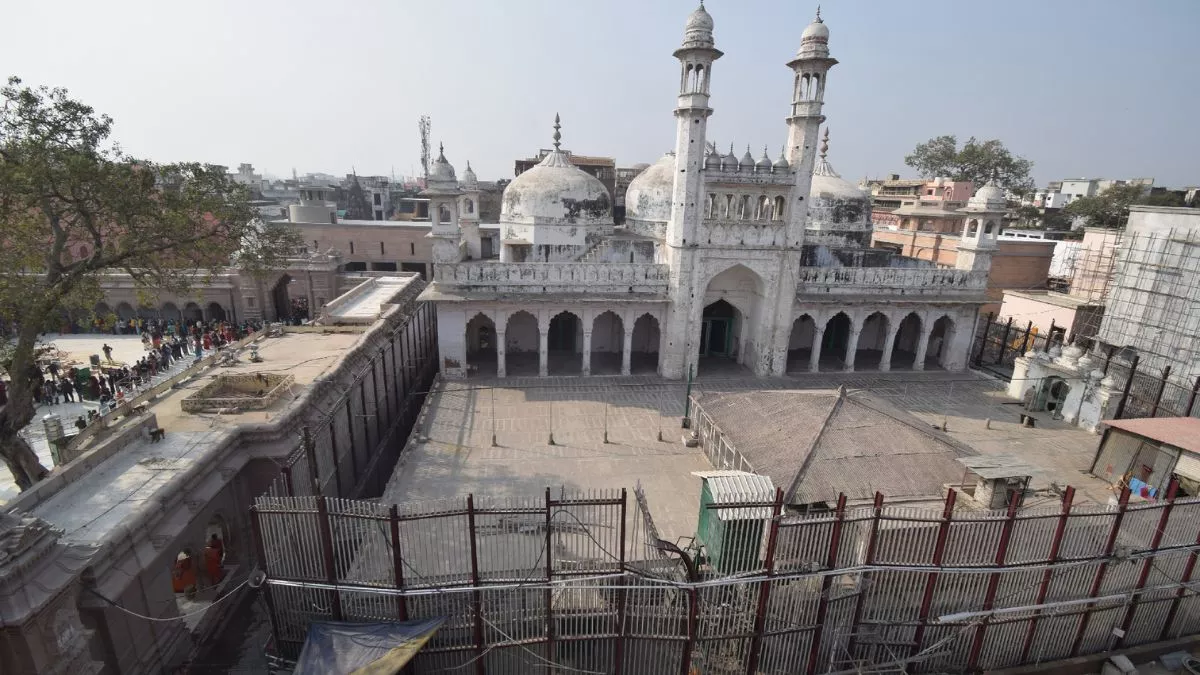 Gyanvapi Masjid: त्रिशूल, स्वास्तिक और देव प्रतिमाएं… देखें ज्ञानवापी में मिले हिंदू प्रतीक चिह्नों की फोटो