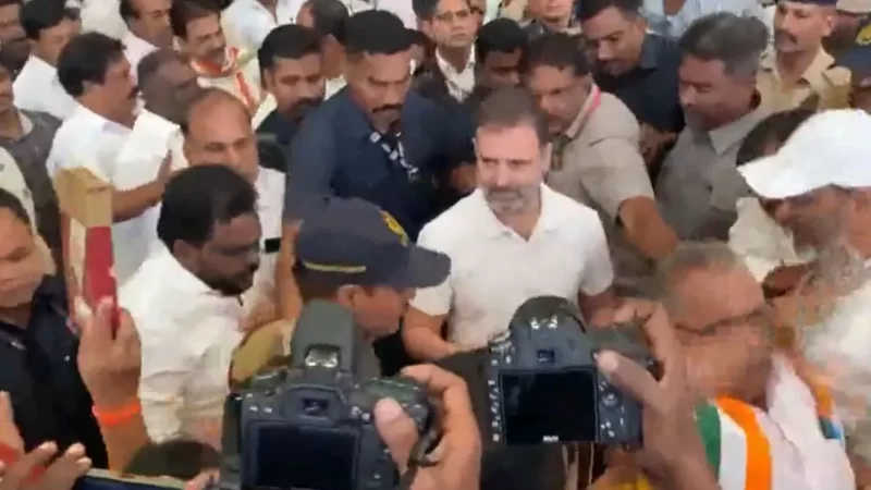 केरल पहुंचे राहुल गांधी, सांसदी बहाल होने के बाद पहली बार करेंगे संसदीय क्षेत्र वायनाड का दौरा