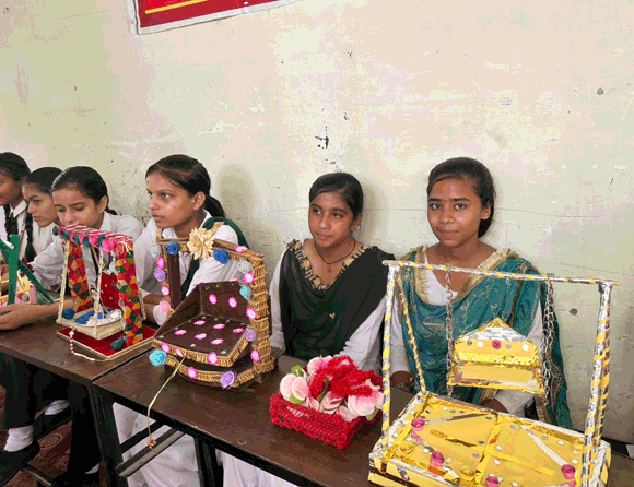 आरएन टैगोर विद्यापीठ मे मनायी गयी हरियाली तीज