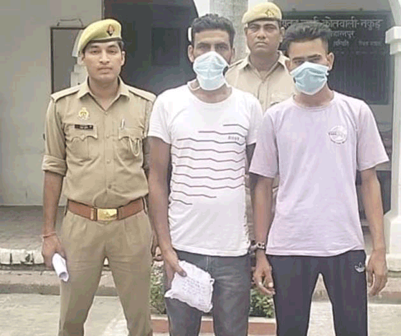 पुलिस के हत्थे चढ़े दो तस्कर, अवैध शराब बरामद