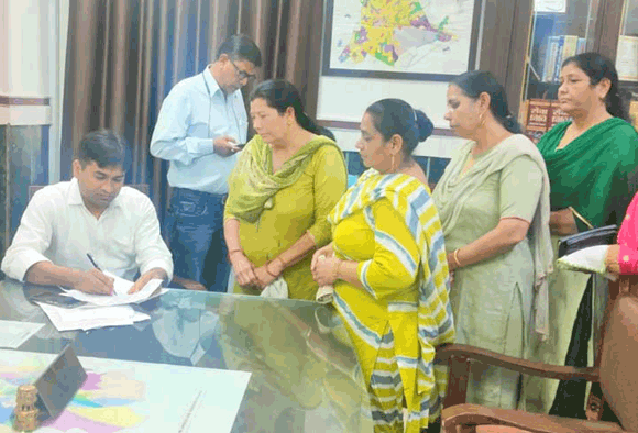 जनसुनवाई में आयी 14 शिकायतों में से तीन का हुआ निस्तारण