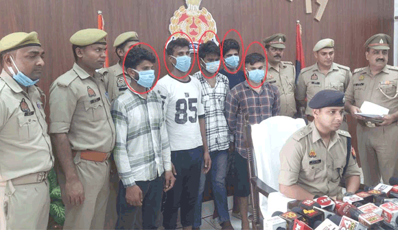 मुठभेड़ में पुलिस ने पकड़े पांच शातिर लुटेरे, लूट का माल व असलाह बरामद