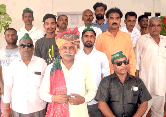 विभिन्न मांगों को लेकर किसानों ने सौंपा ज्ञापन