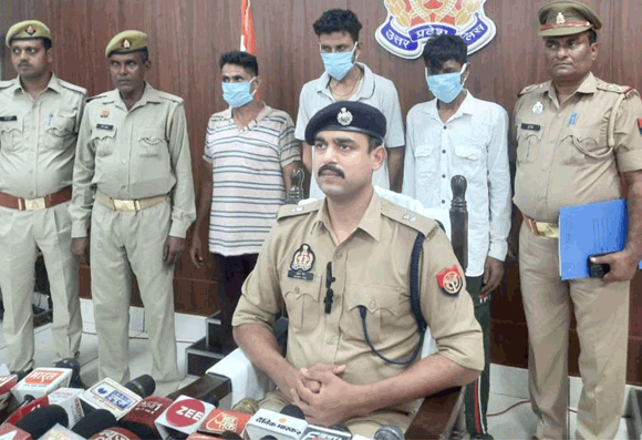 मुठभेड़ में पुलिस के हत्थे चढ़े तीन शातिर चोर, एक फरार