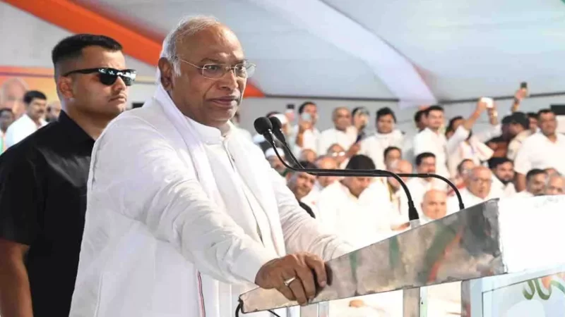 ‘एमपी में सरकार बनी तो जातिगत जनगणना कराएंगे’, खरगे का एलान- किसानों का कर्जा माफ, 500 में देंगे गैस सिलेंडर