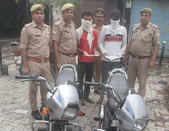 पुलिस ने मुठभेड़ में पकड़े दो शातिर वाहन चोर, चोरी की बाइकें बरामद