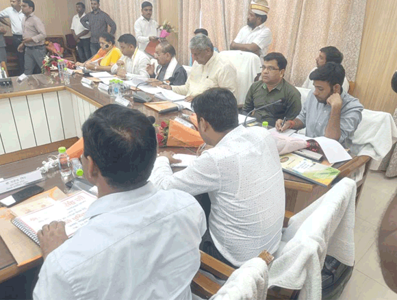 विधायी समाधिकार समिति ने की जनपद में समीक्षा बैठक