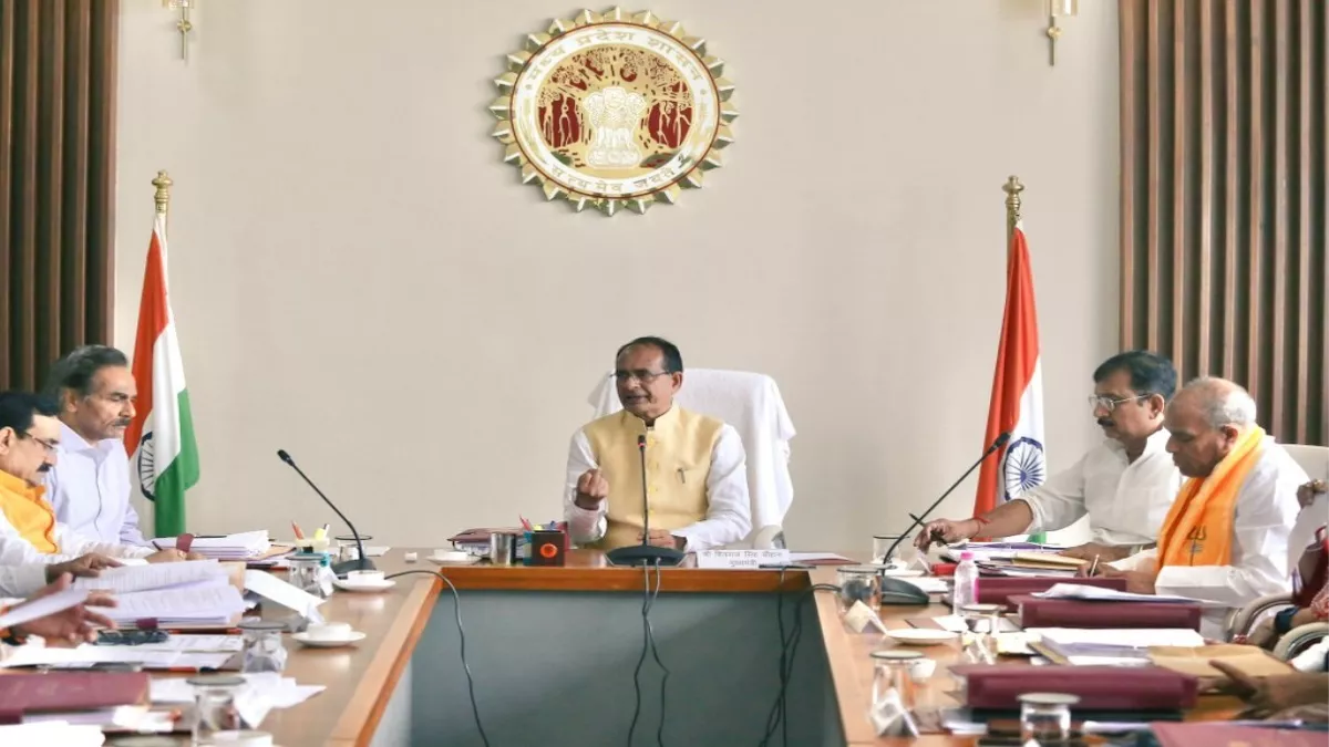 शिवराज कैबिनेट के कई बड़े फैसले, LPG सिलेंडर के लिए खाते में डाले जाएंगे 500 रुपये; सभी वर्गों की बल्ले-बल्ले