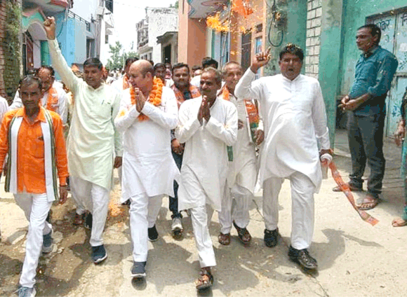 विधायक ने किया विधायक निधि से निर्मित सीसी सड़कों का लोकार्पण