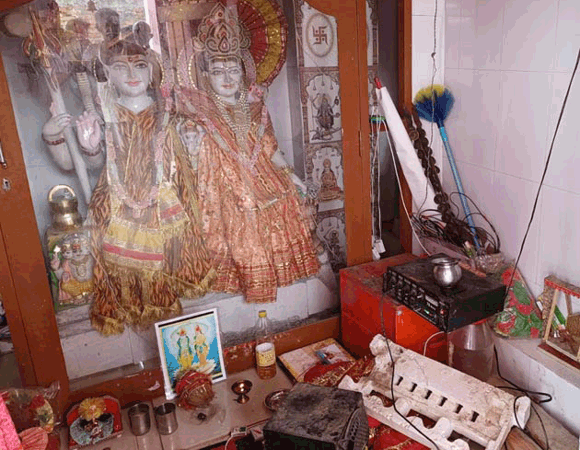 अज्ञात चोरों ने मंदिर में चोरी की घटना को दिया अंजाम