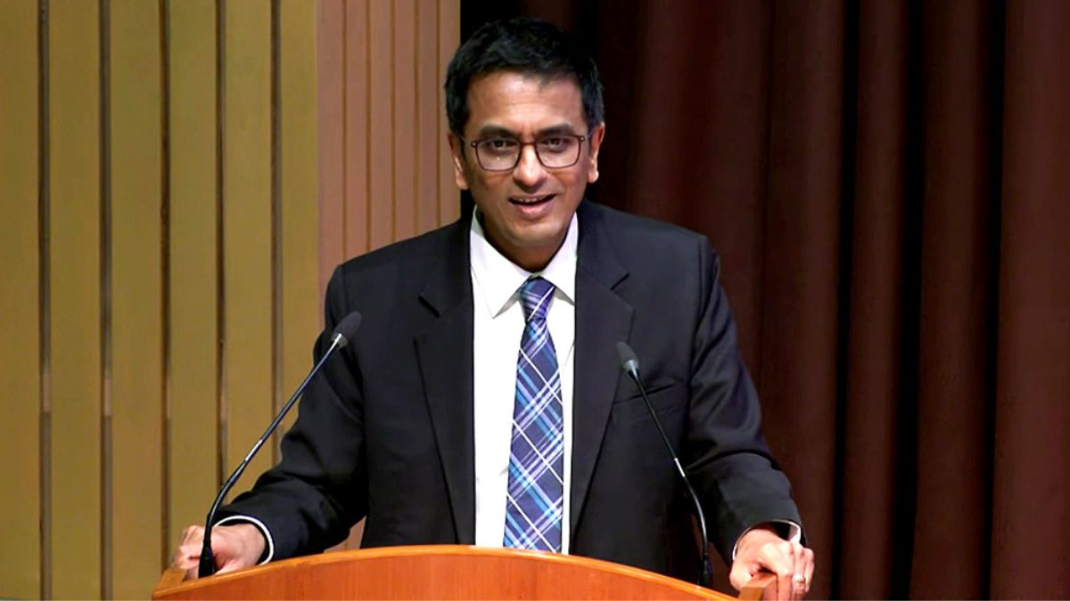 मथुरा में रेलवे के तोड़फोड़ अभियान के खिलाफ SC से सुनवाई का अनुरोध, CJI बोले- हाई कोर्ट से संपर्क करें