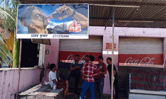 खाद्य सुरक्षा अधिकारी के निरीक्षण से पूर्व मिठाई की दुकानें हुई बंद