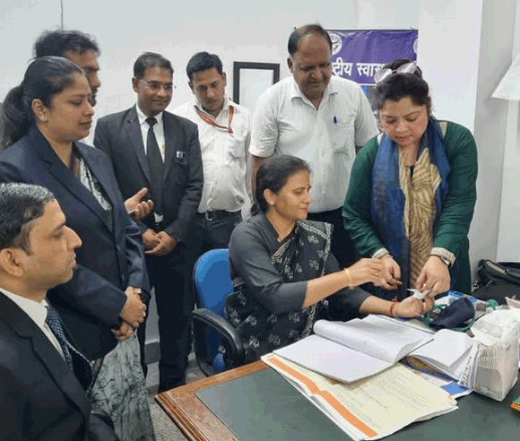 दीवानी कचहरी में नेत्र एवं स्वास्थ्य जांच कैम्प आयोजित
