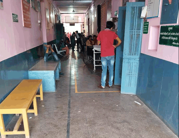 नकुड का सीएचसी खुद हो गया बिमार, बुखार से पिडित मरीजो को नंही मिल रहा इलाज