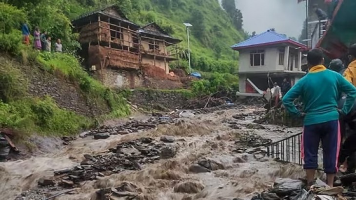 हिमाचल में बारिश ने मचाई तबाही, भूस्खलन और बादल फटने की घटनाओं में 23 की मौत