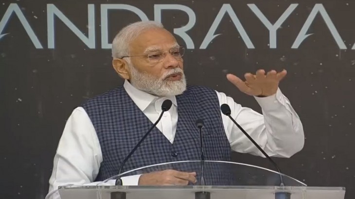 प्रधानमंत्री नरेंद्र मोदी ने चंद्रयान-3 की टीम से की मुलाकात, ISRO के वैज्ञानिकों की थपथपाई पीठ