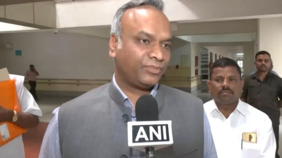 ‘कट्टरपंथियों और आप में क्या फर्क’, उदयनिधि को आचार्य परमहंस की जान से मारने की धमकी पर खरगे ने दी प्रतिक्रिया