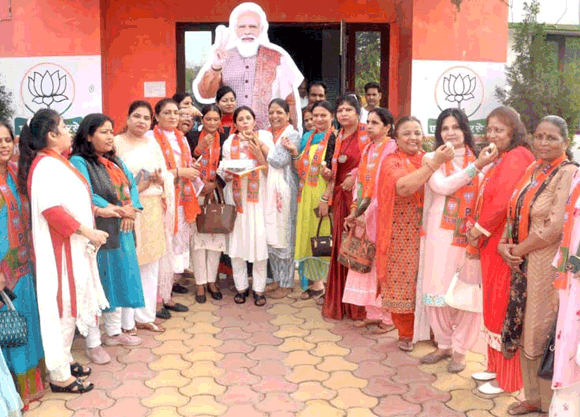 महिला शक्ति वंदन अधिनियम पारित पर महिलाओं ने जताई खुशी