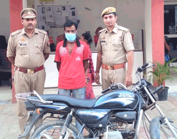 बाइक चोरी करते समय रंगेहाथ पकड़ा चोर