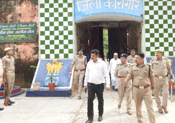 डीएम व एसएसपी ने जिला कारागार में पहुंचकर ली जानकारी