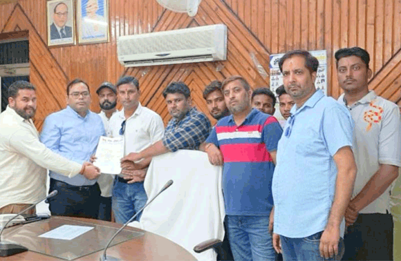 हिंदू योद्धा परिवार के प्रतिनिधिमंडल ने सौंपा ज्ञापन