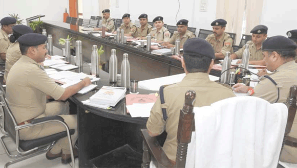 अपर पुलिस महानिदेशक ने की कानून-व्यवस्था की समीक्षा